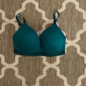Victoria’s Secret wear everywhere wireless push-up bra size 38DD
